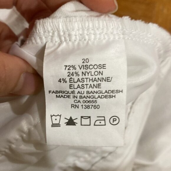 In Every Story White Stretch Bermuda Shorts Size 20 - Picture 11 of 11